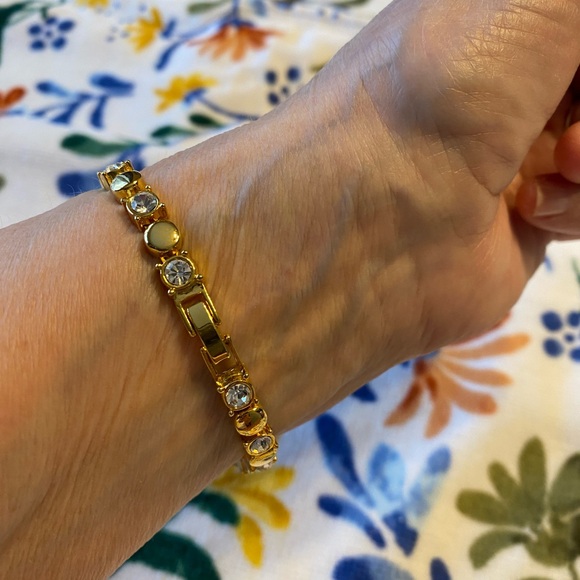 GOLD TONED Clear Rhinestones Bracelet NWT - Picture 3 of 6